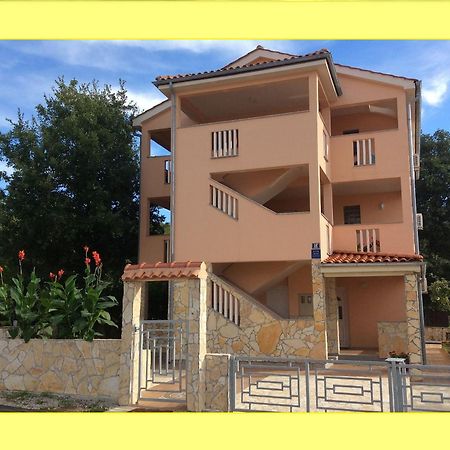 Apartments Coral, Klimno, Island Krk Eksteriør bilde