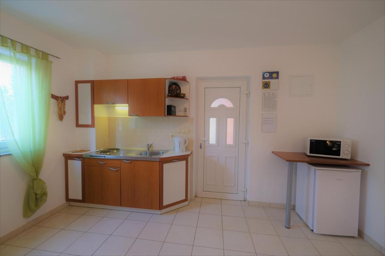 Apartments Coral, Klimno, Island Krk Eksteriør bilde